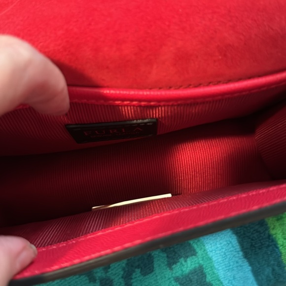 πΊπΊ Stunning  raspberry Furla with chain and leather cross body strap.πΊπΊ - Picture 11 of 13